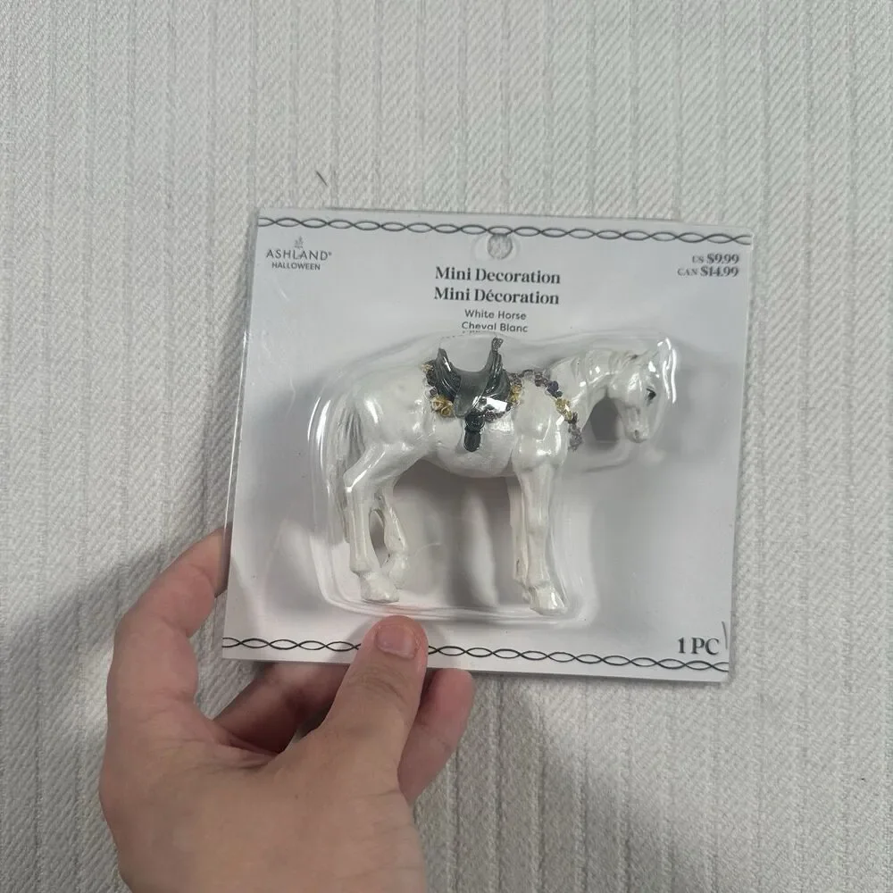 ASHLAND HALLOWEEN MINIATURES WHITE HORSE ~ NEW IN PKG 2025 FLORAL SADDLE & REIN